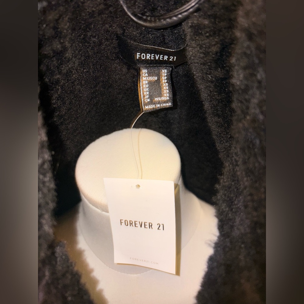 Forever 21 Faux Shearling Aviator Biker Jacket - NWT - Picture 5 of 5